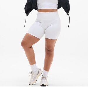 Athleta ULTIMATE STASH 7" SHORT